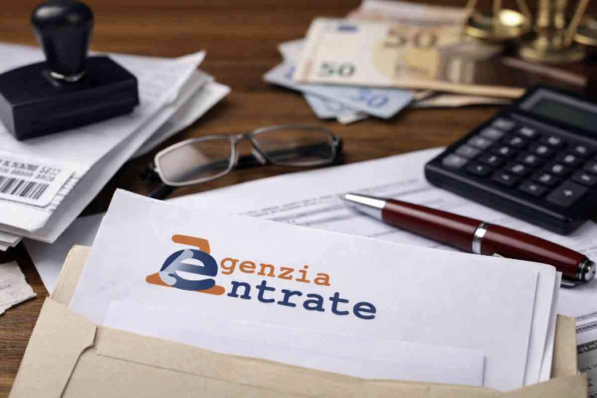 La sigla RKE identifica una raccomandata inviata tramite sistemi di spedizione massiva, utilizzati da enti pubblici e grandi organizzazioni.