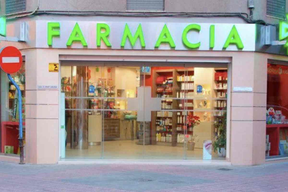 Per chi deve recarsi in farmacia il 13 aprile, il messaggio è chiaro: le serrande non resteranno abbassate, ma qualcosa cambierà